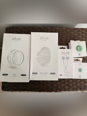 Elvie Replacement Cups & Accessories in Clear with Mint Accents